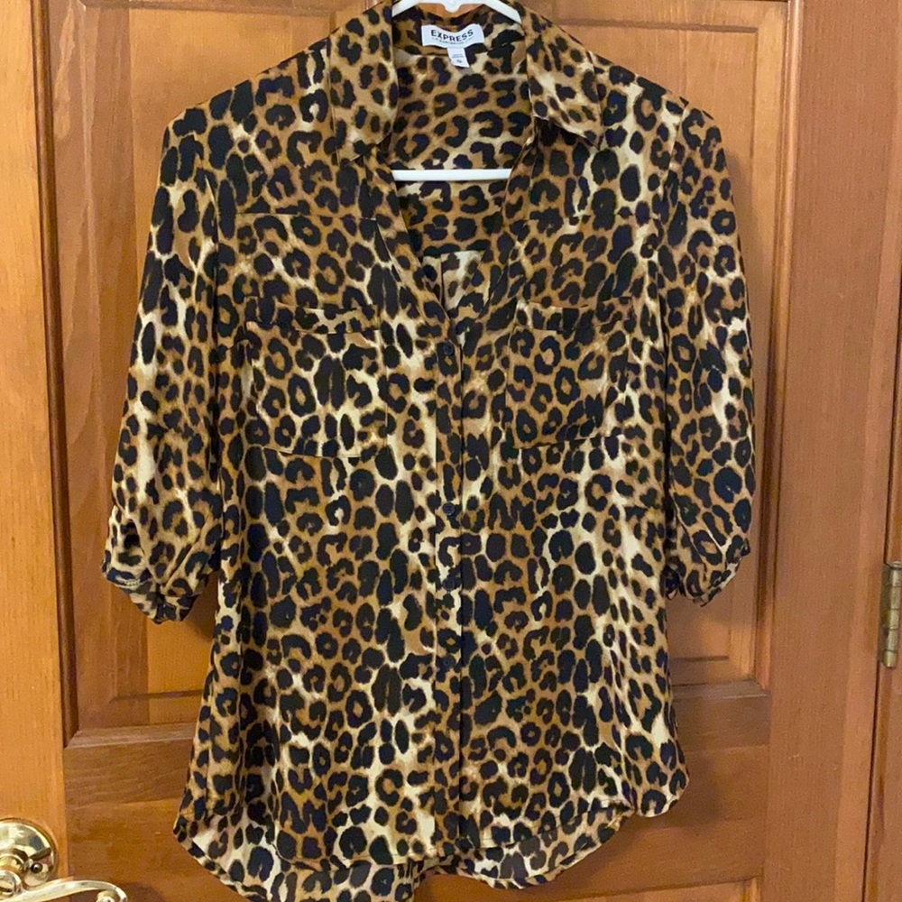 Women button down leopards shirt size xs